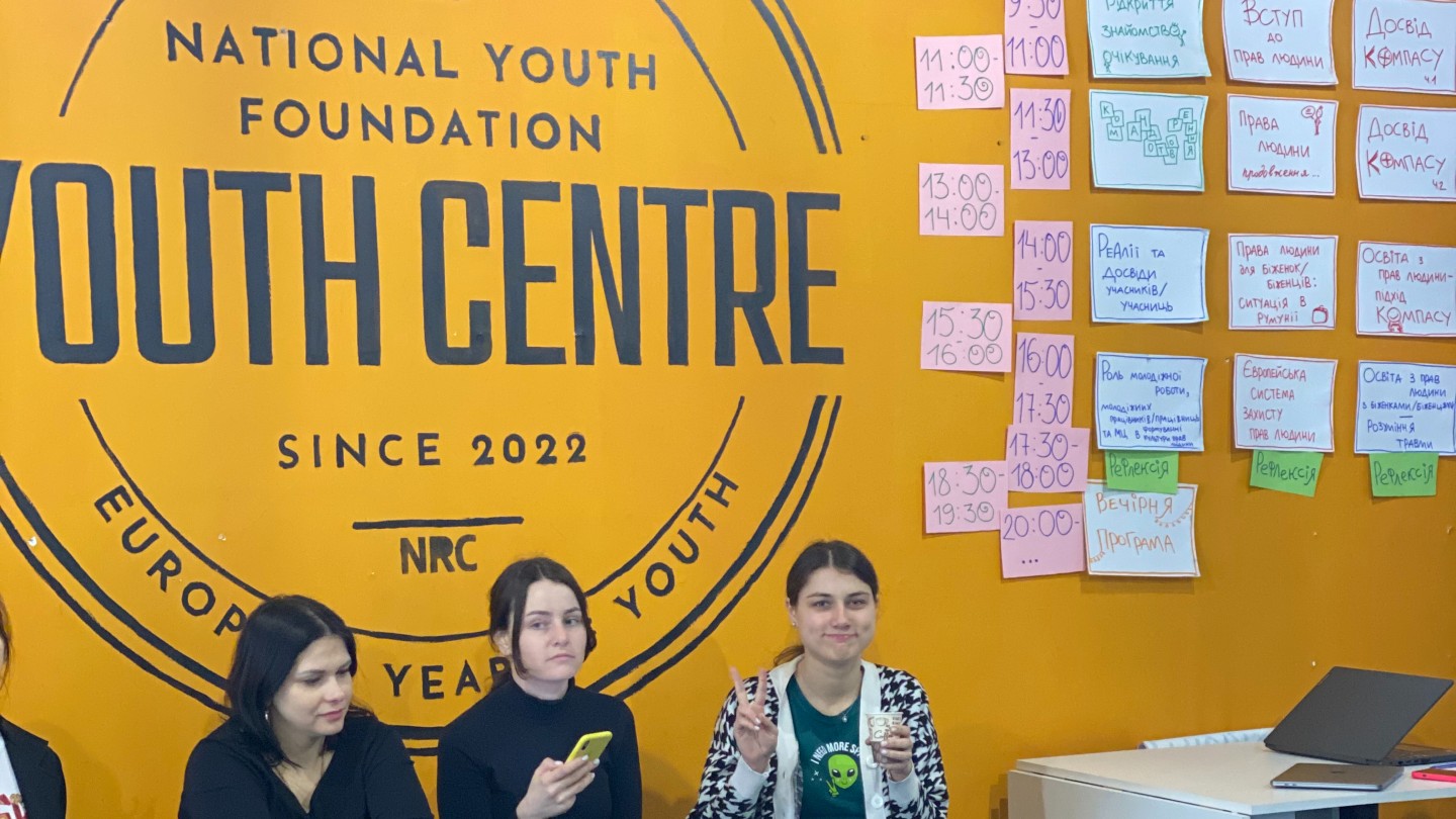 Training courses for youth workers on human rights education with young Ukrainian refugees and host communities in Romania